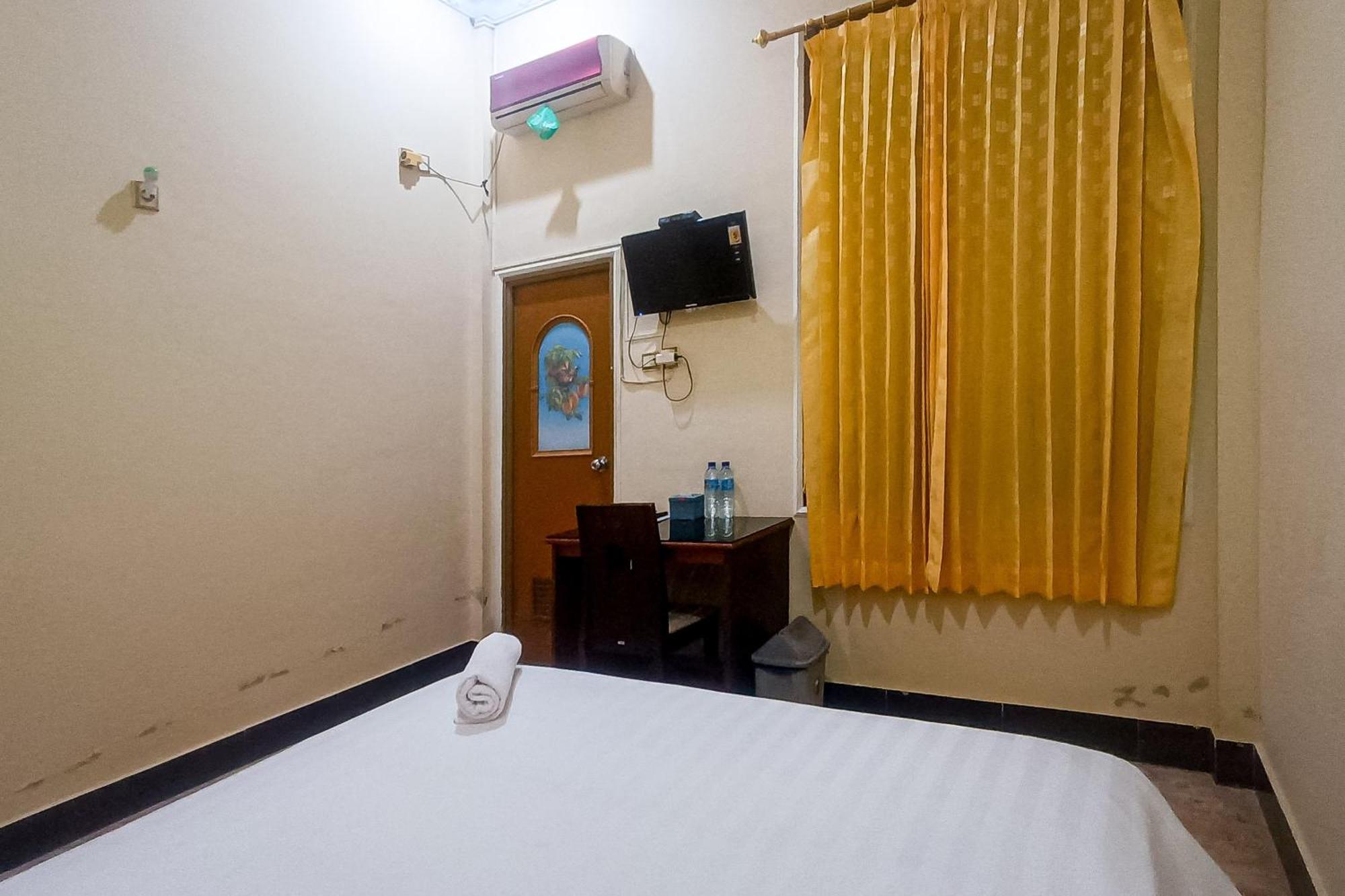 Reddoorz At Senaz Guesthouse Матарам Екстериор снимка