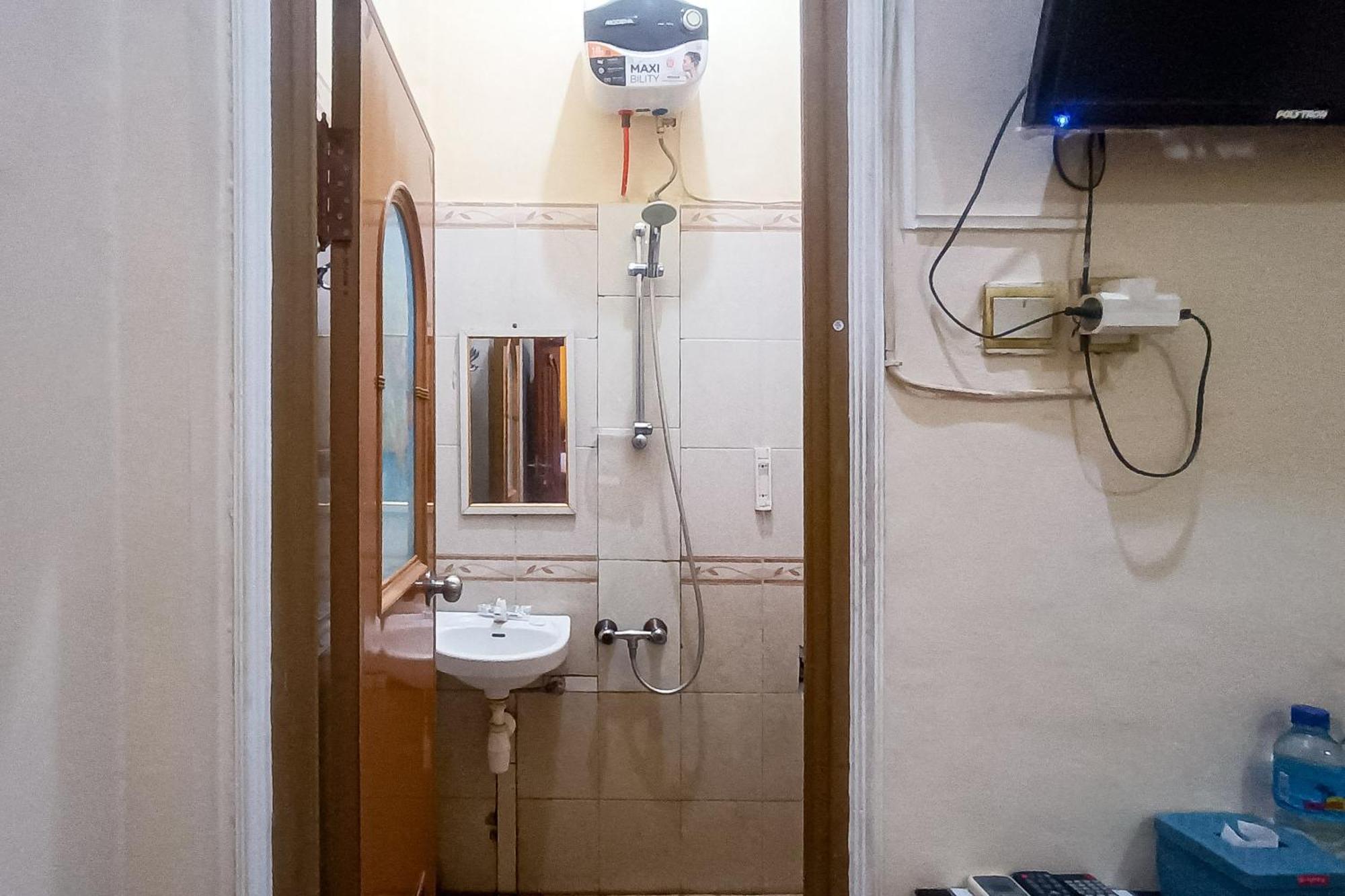 Reddoorz At Senaz Guesthouse Матарам Екстериор снимка
