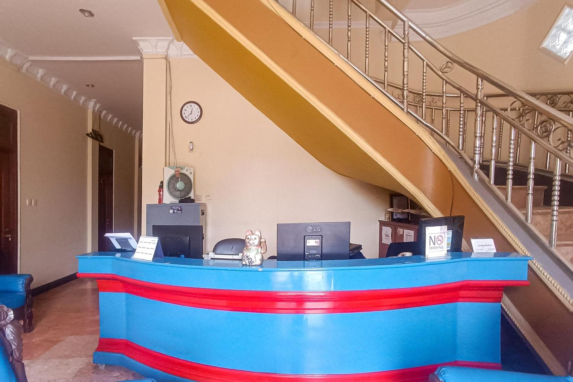 Reddoorz At Senaz Guesthouse Матарам Екстериор снимка
